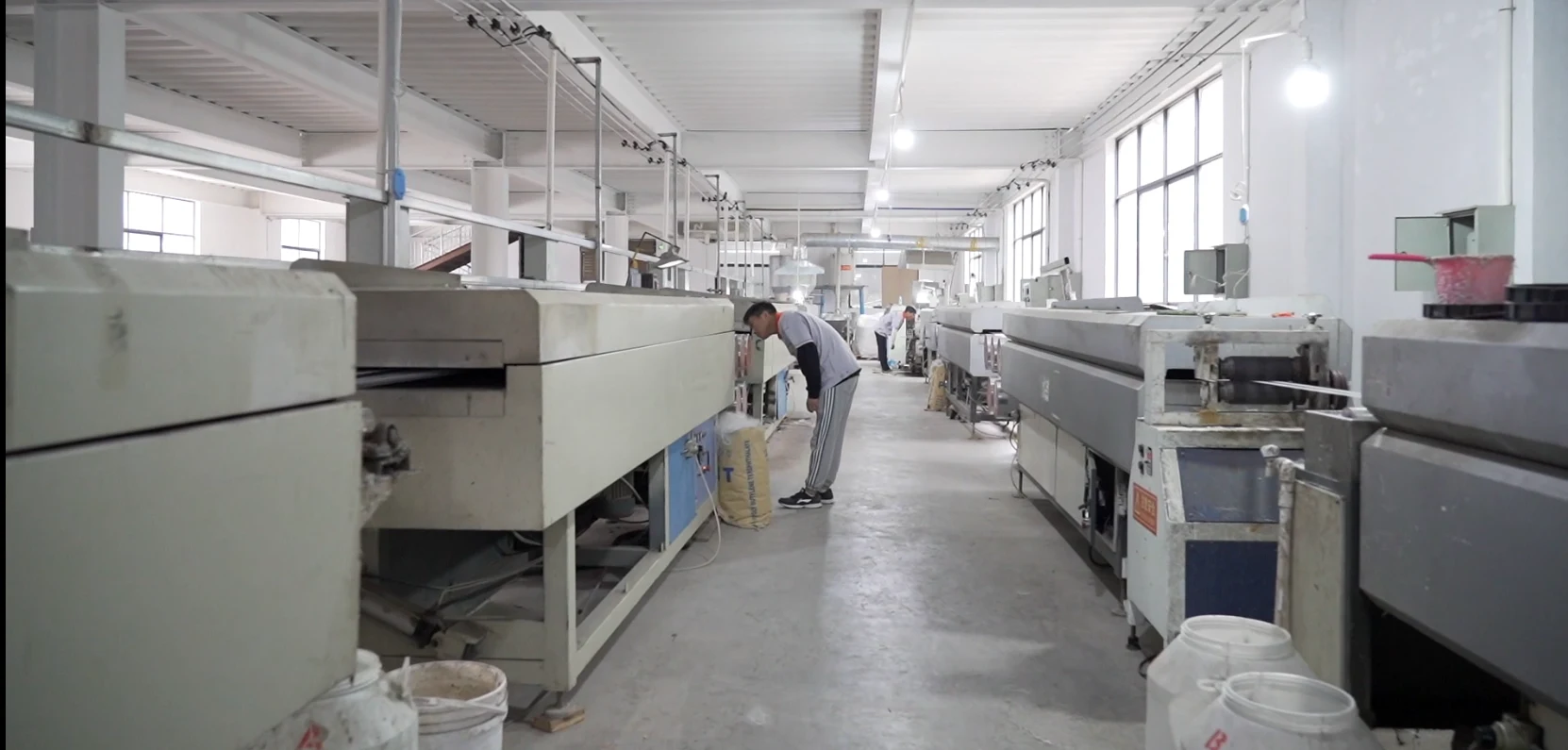 Fiber-drawing equipment