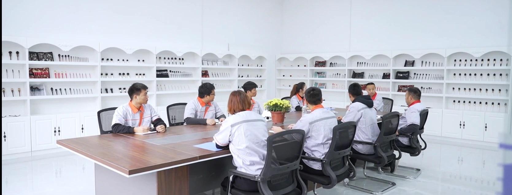 MEDELL team holding a product development meeting in the brush showroom